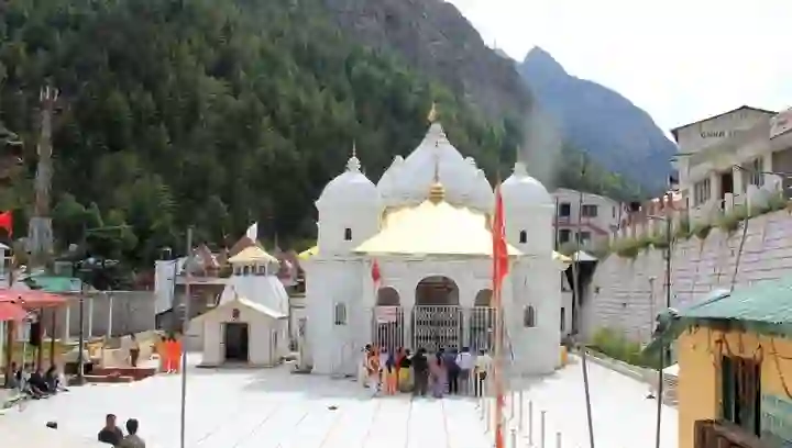 In Record numbers pilgrims visited Gangotri and Yamunotri in a single day